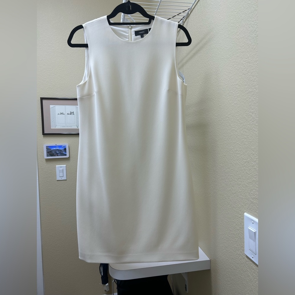 Theory white crepe shift dress size 6.